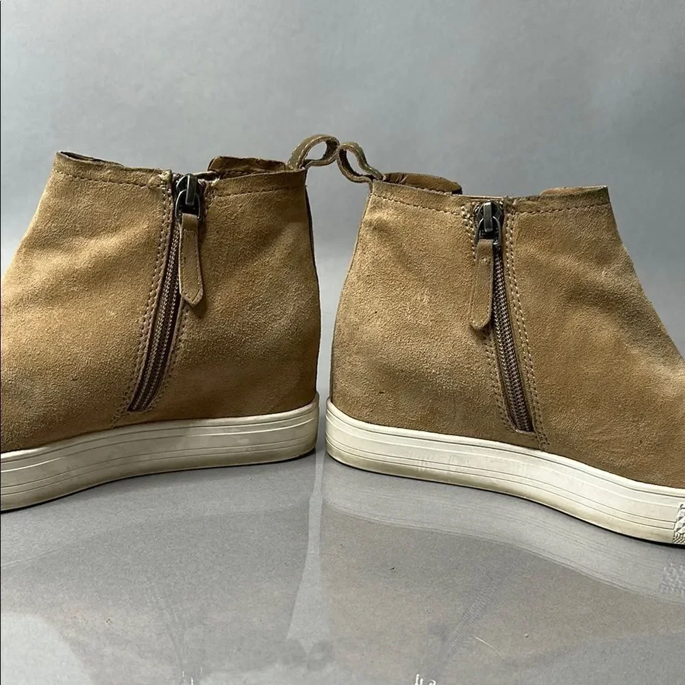 Caslon Cnaidy-Lea Suede Wedge Sneakers – Tan – Women’s Size 5.5M (A-1516)